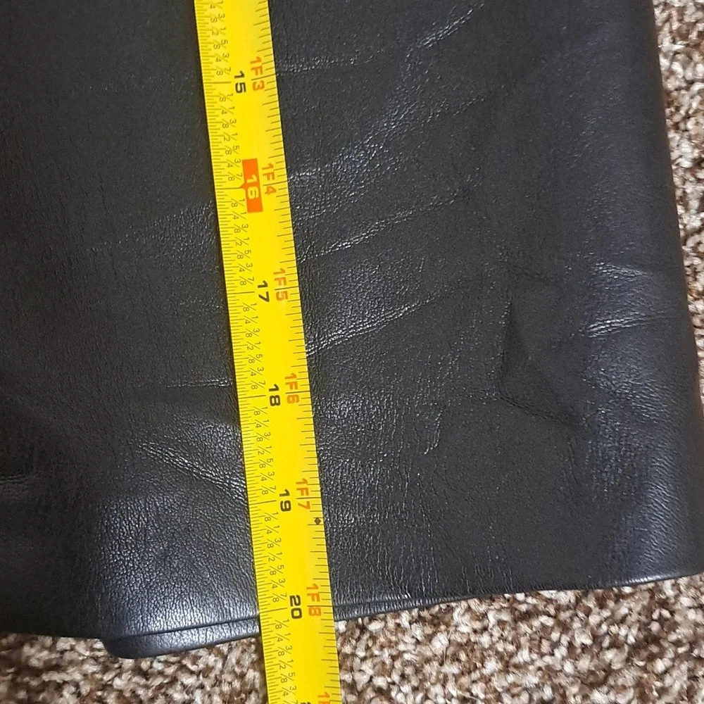 Wilfred Limerick Vegan Leather Pleated Shorts Size 2 Black - Picture 4 of 10